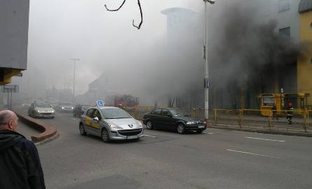 Pożar w Koszalinie. Ogień w centrum handlowym przy ul. Zwycięstwa (zobacz wideo i zdjęcia)