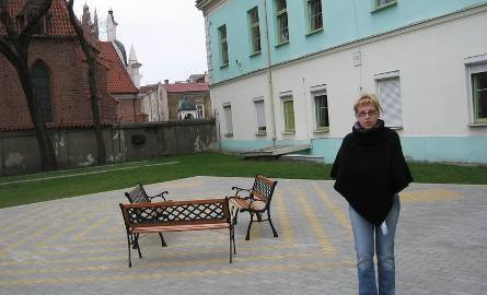 Póki co szkole udało się urządzić niewielki plac rekreacyjny - mówi dyrektor Agnieszka Ścieglńska