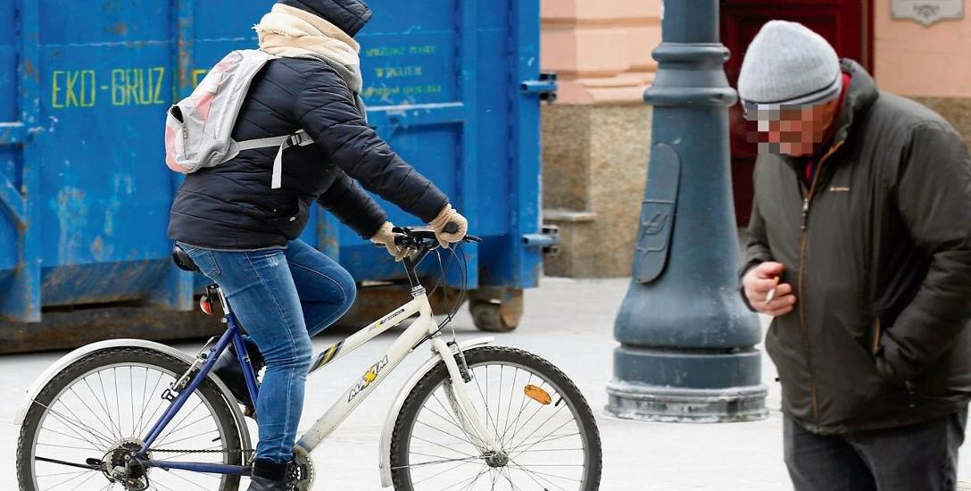 Zakaz noszenia stopek w szkole. Czy uprawianie joggingu lub jazda na rowerze w chłody są niebezpieczne dla zdrowia
