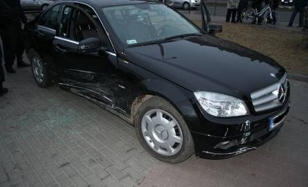 Pijany kierowca zatrzymany po policyjnym pościgu w Grudziądzu. Policjanci ranni [szczegóły, zdjęcie, wideo]