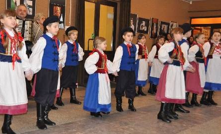 Publiczność oklaskiwała występ dziecięcego Zespołu Pieśni i Tańca „Stąporkowianka”.