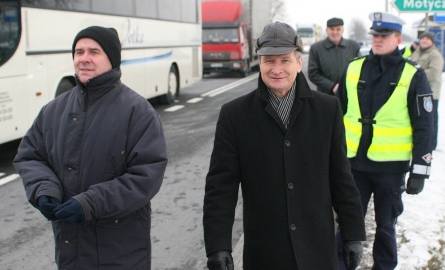 Do pikietujących dołączył także wójt gminy Gorzyce Marian Grzegorzek (z prawej).