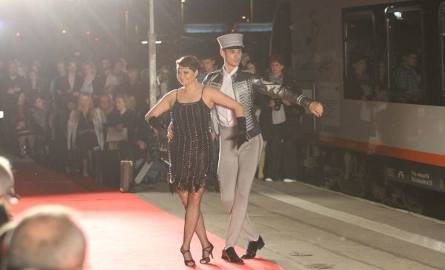 Pokaz otworzył taniec w wykonaniu Kamili Drezno i Patryka Kucharczyka.