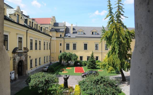 Tak od środka wygląda Pałac Biskupi w Krakowie. Mieszka w nim arcybiskup Marek Jędraszewski!