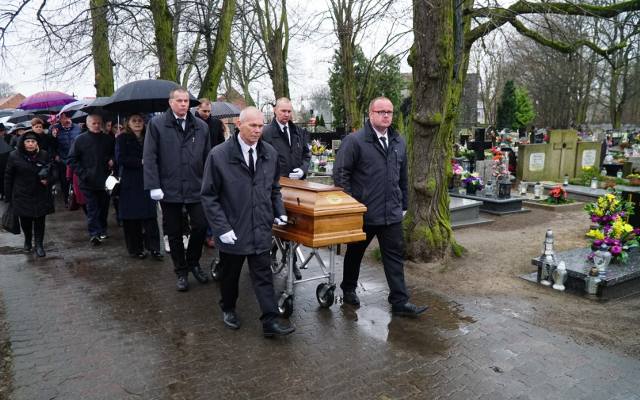 Odbył się pogrzeb byłego wojewody poznańskiego oraz posła Mariana Króla. Zasłużonego Wielkopolanina pożegnały tłumy ludzi. [Zdjęcia]