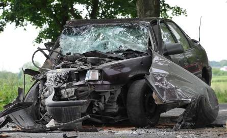 Tragiczny wypadek pod Sulechowem. Opel wypadł z drogi, pasażer nie żyje (zdjęcia, wideo)