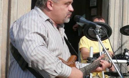 Marek Samsonowski to przede wszystkim muzyk i wokalista.