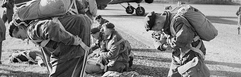Ćwiczenia spadochronowe komandosów armii brytyjskiej - lata 40.