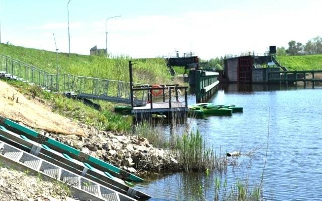 Turystyczna atrakcja pod Oświęcimiem. Rejsy kajakami po Wiśle w górę i w dół rzeki ze śluzowaniem. Zdjęcia