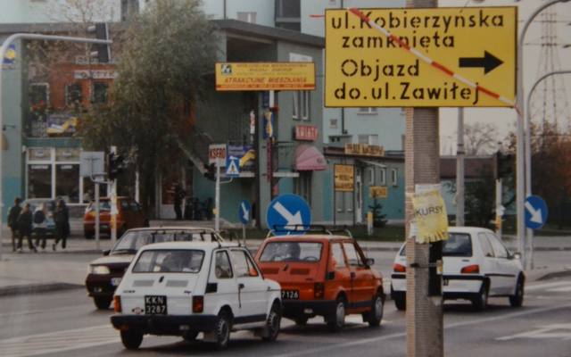 Takimi autami jeździliśmy po Krakowie w latach 90.! Wyjątkowe perełki motoryzacji. To były czasy! Archiwalne zdjęcia