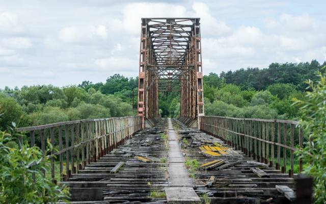 Najcięższy parowóz, historyczny most i wciąż czynna parowozownia! Wielkopolskie atrakcje dla miłośników kolei. Odwiedź te miejsca w wakacje