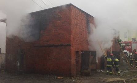 Bydgoszcz. Płonął opuszczony budynek przy ul. Ugory [zdjęcia, wideo]