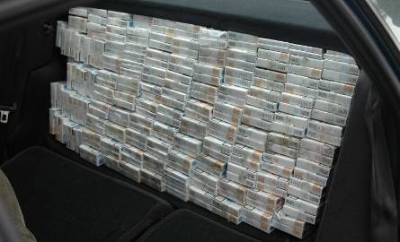 Papierosy upakowane w samochodzie
