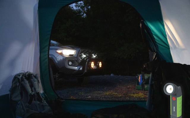 Philips Xperion. Zestaw uniwersalnych, bezprzewodowych lamp, który przyda się w podróży i na campingu!