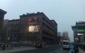 Pseudokibice na billboardzie w ramach kampanii policyjnych zwizkowców