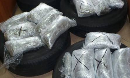 Przemytnicy wpadli w Inowrocławiu. 11 kilogramów marihuany schowali w kołach zapasowych 