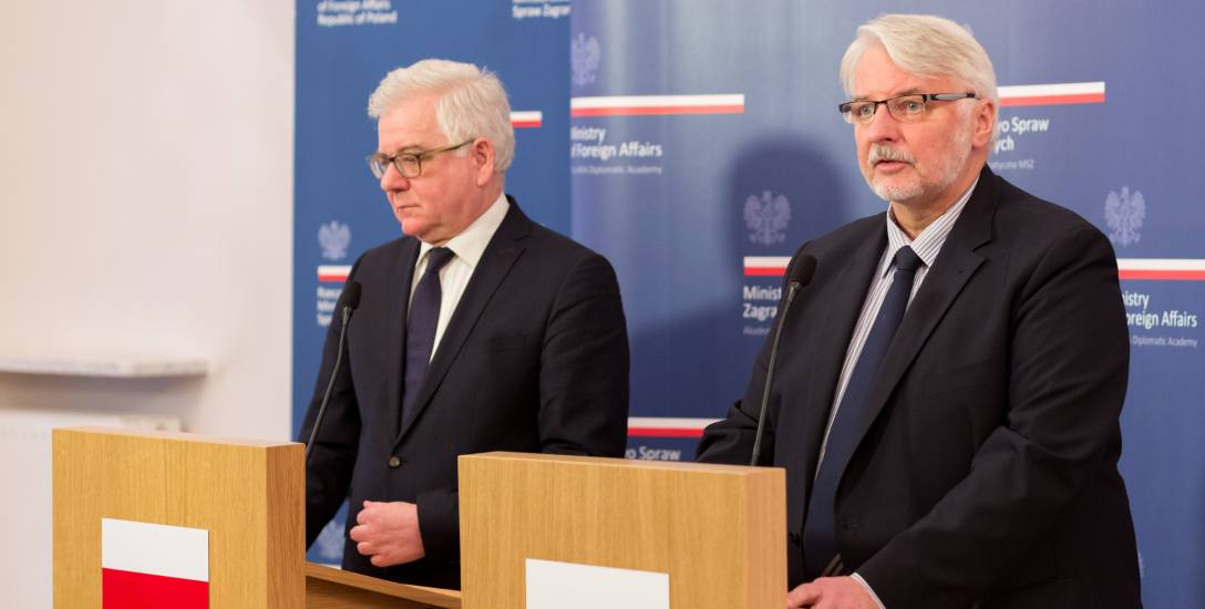 Nowy minister spraw zagranicznych Jacek Czaputowicz (z lewej) poważa Trybunał Sprawiedliwości, ale jest tylko eksperymentem.