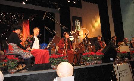Dla rozgrzewki grupa Marii Pomianowskiej zagrała kilka utworów muzyki etnicznej Wschodu