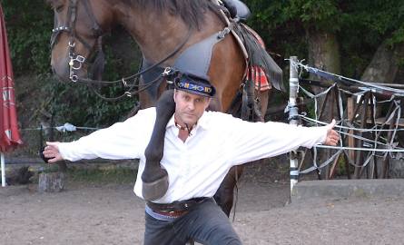 Mirosław Dymurski i jego koń Rapier znakomicie się rozumieją. Kaskader ma tego konia, którego wyszkolił, już trzy lata
