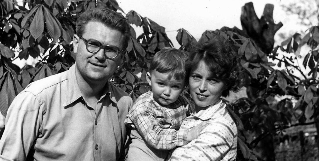 Zdzisław Beksiński z synem Tomaszem i żoną Zofią.