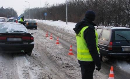 Nalot policji na Krywlany. Auta na lawecie, mandaty i podejrzane BMW (zdjęcia)