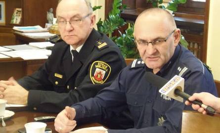 Mł. insp. Wiesław Dziadkowiec (z prawej), Pierwszy zastępca komendanta miejskiego policji, podkreśla, że dla piratów drogowych, którzy dopuszczają się