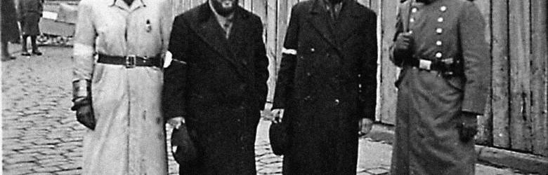 Warszawskie getto, maj 1941 r. Pierwszy od lewej żydowski policjant (funkcjonariusz Judischer Ordnungsdienst - Żydowskiej Służby Porządkowej)