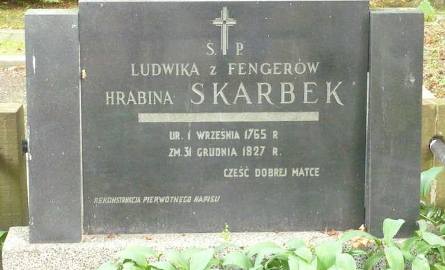 Jeden z nagrobków znajdujących się na cmentarzu ewangelickim w Warszawie