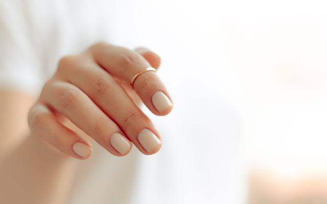 Naturalne PAZNOKCIE Clean Girl nails to HIT LATA 2023. Jasne, beżowe, naturalne paznokcie hybrydowe 7.07.2023