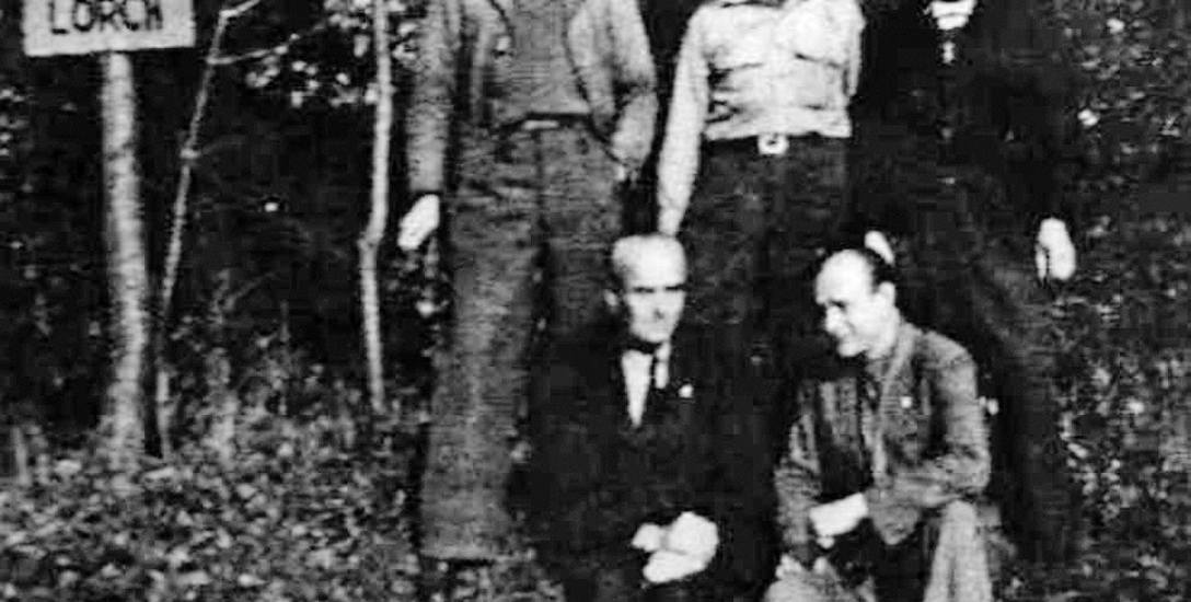 Mieczysław Kostecki (stoi od lewej) z kolegami w Geppingen