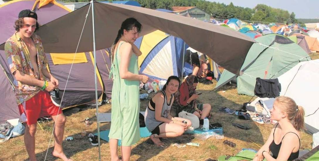 Pola namiotowe mogą być rozwiązaniem problemu braku miejsc noclegowych