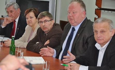 Starosta Bogdan Soboń odpierał zarzuty "grupy G6"