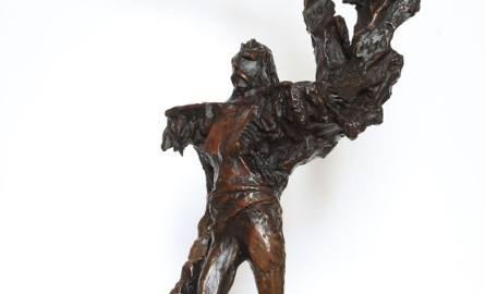 Miniatura rzeźby „Patriota”.