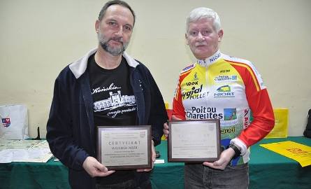 Zwycięzcy konkursu: piechur Wojciech Pasek i rowerzysta Paweł Wójcicki