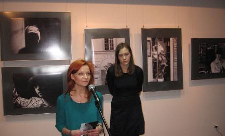 Wystawę otworzyła Agnieszka Sieradzka, kierownik galerii Łaźnia.