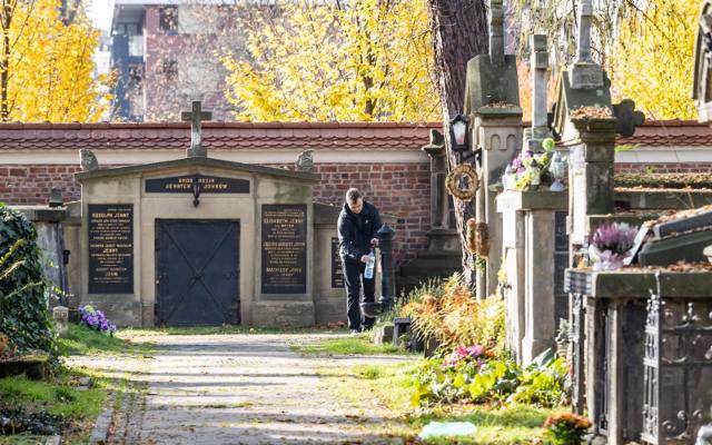 Kraków. Licytacja 38 miejsc urnowych na cmentarzach.  Tanio nie jest