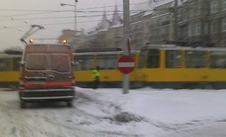 Kolejny tramwaj zablokował tory na placu Kościuszki.