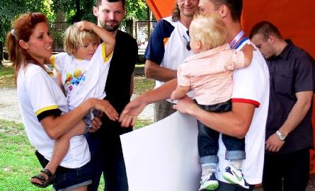 Młodemu ojcu gratulowali olimpijczycy, Zofia Noceti – Klepacka, Szymon Kołecki, Jacek Wszola i Adrian Zieliński.
