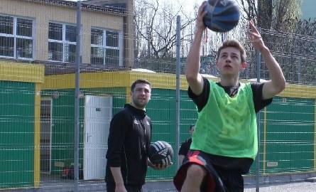 Najlepsze umiejętności koszykarskie wśród uczniów prezentował Mariusz Jakubowski