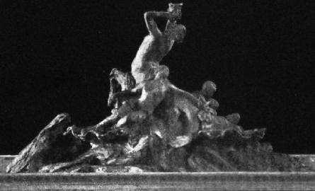 Ferdynand Klimsch w swoim projekcie przedstawił mitycznego centaura z rogiem.