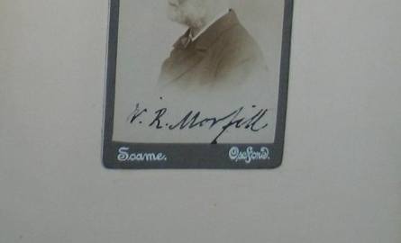 Zdjęcie W.R. Morfilla z odręczną notatka Witolda Bełzy
