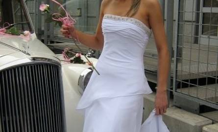 Suknia ślubna może być piękna, a jednocześnie lekka i zwiewna.Salon Mon Cheri Butik