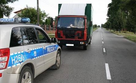 25-letni mężczyzna, kierując dostawczym mercedesem,  doprowadził do zderzenia z volkswagenem vento, którym kierował 39-letni mieszkaniec powiatu ost