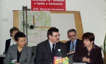 Wczoraj do głodujących przybył ponownie przedstawiciel ministerstwa Wojciech Kutyła oraz Katarzyna Kądziela, pracownik gabinetu wicepremier Izabeli Jarugi-Nowackiej,
