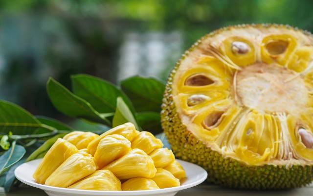 Jackfruit – egzotyczny owoc w twojej kuchni. Z czym się go je? To zdrowy zamiennik mięsa. Zobacz przepisy