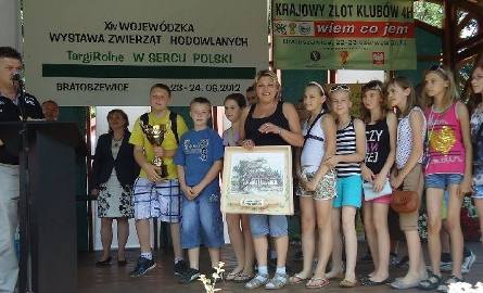 Klub 4H Olszynki ze szkoły w Olesznie zajął pierwsze miejsce w kraju i wygrał puchar ministra rolnictwa.