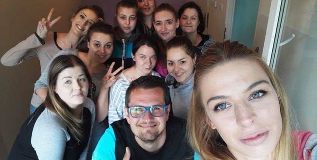 Natalia Nazar z Nowej Soli wraz z grupą nominowanych do Społecznika Roku, udane selfie