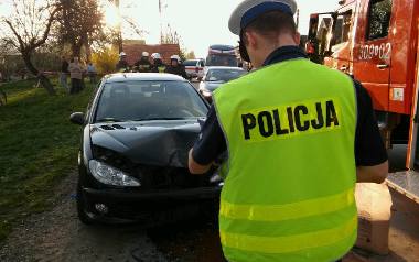 Wypadek w Porąbkach w powiecie kieleckim. Ucierpiał kierowca i dwie pasażerki