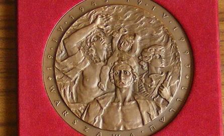 Mieszkańcy Kujaw nagrodzeni medalami w rocznicę powstania w Getcie Warszawskim