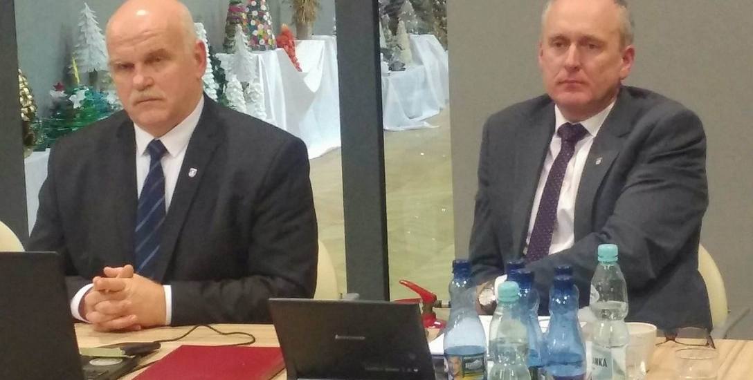 Burmistrzowie Marek Pastusiak i Dariusz Misztal z pokorą wysłuchiwali uwag dotyczących budżetu obywatelskiego 2018